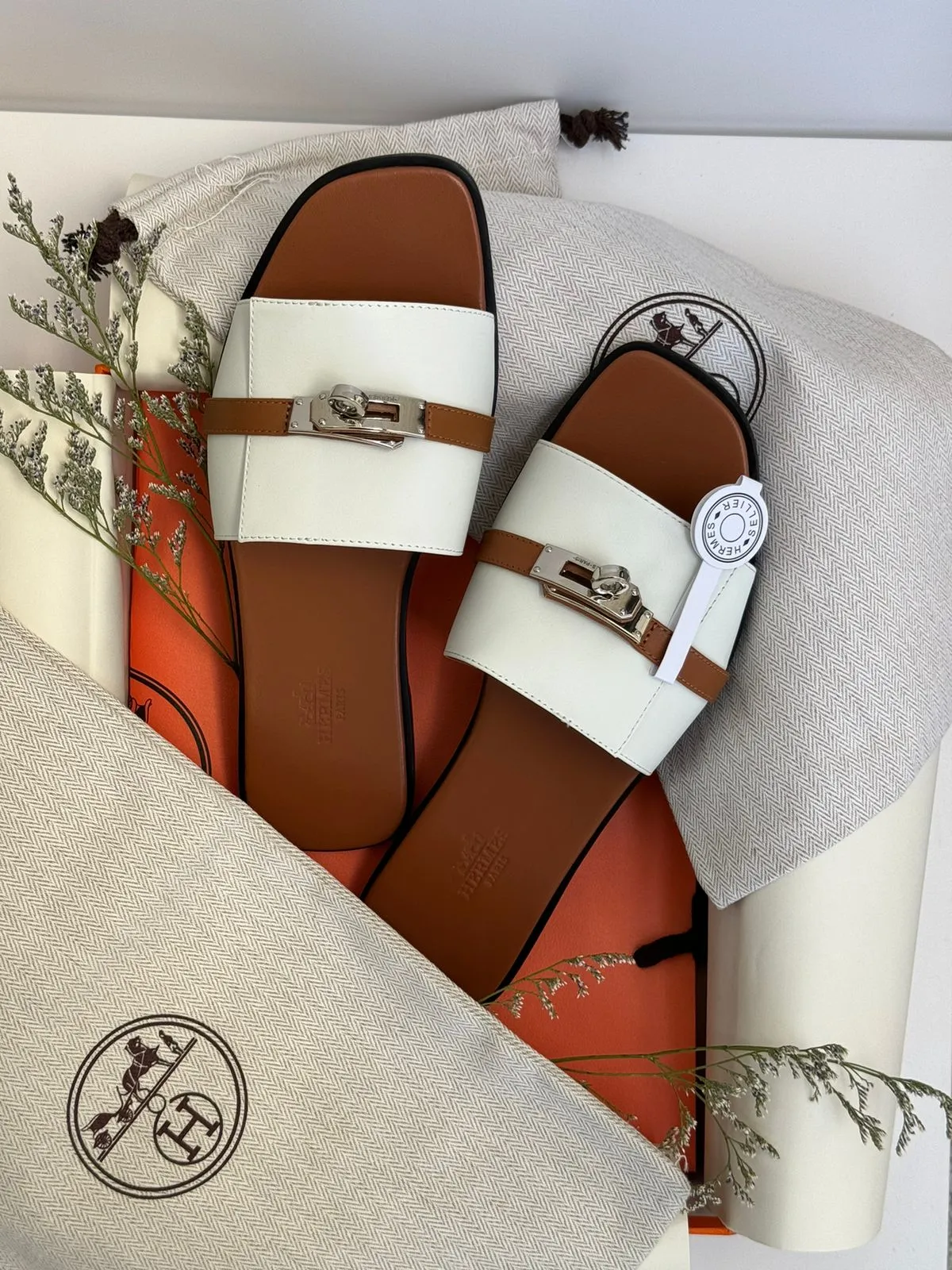 𝐇 Calfskin Bicolor Giulia Sandals